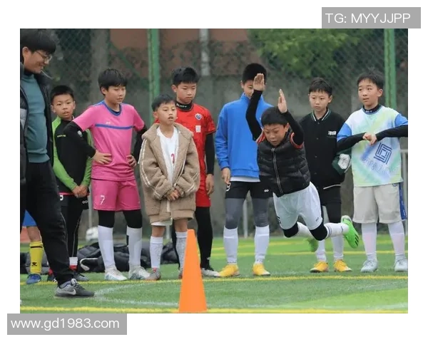 小飞侠足球俱乐部携手青少年培养未来足球明星的梦想之旅 小飞侠足球俱乐部携手青少年培养未来足球明星的梦想之旅